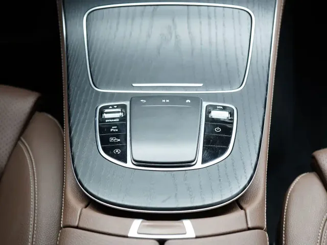 Mercedes-Benz E-Class — Фото автомобиля 12