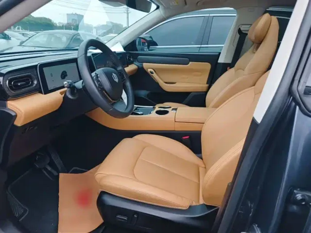 Leapmotor C11 — Фото автомобиля 14