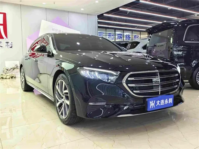 Mercedes-Benz E-Class — Фото автомобиля 3