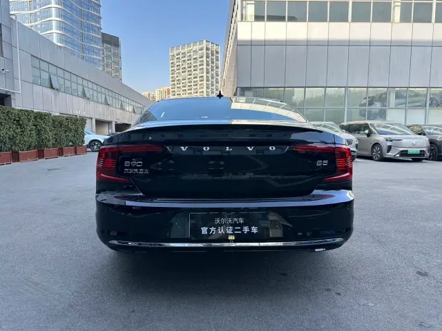 Volvo S90 — Фото автомобиля 11