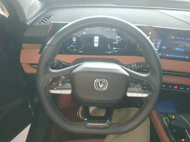 Changan CS75 Plus — Фото автомобиля 10