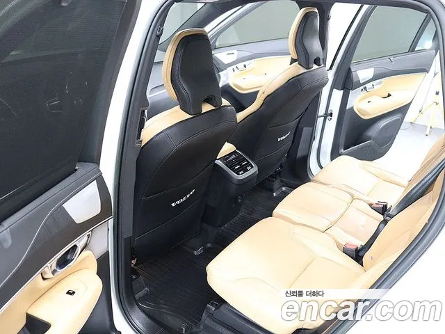 Вольво XC90 — Фото автомобиля 15