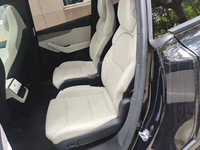 Tesla Model Y L — Фото автомобиля 16