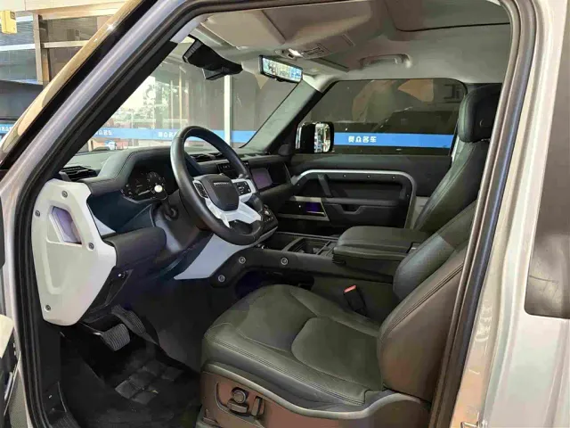 Land Rover Defender — Фото автомобиля 3