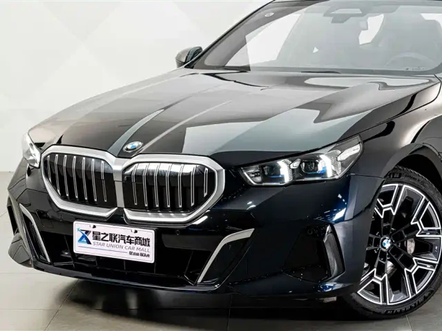 BMW BMW 5 Series 2025 530Li Premium M Sport Package — Фото автомобиля 2