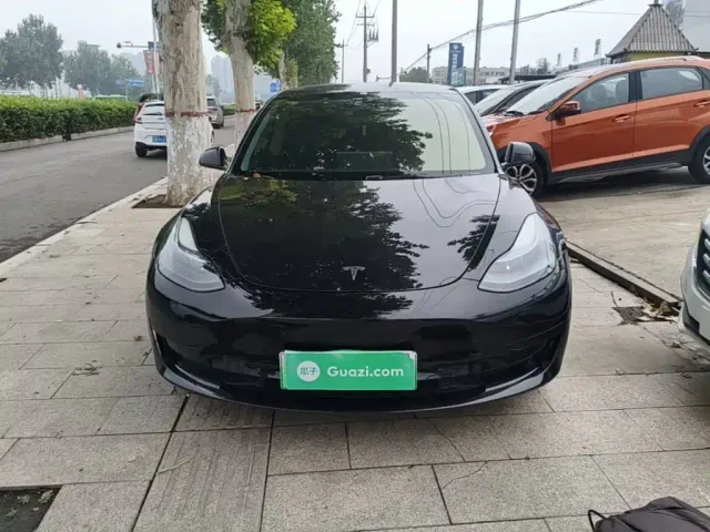 Tesla Model 3 — Фото автомобиля 2