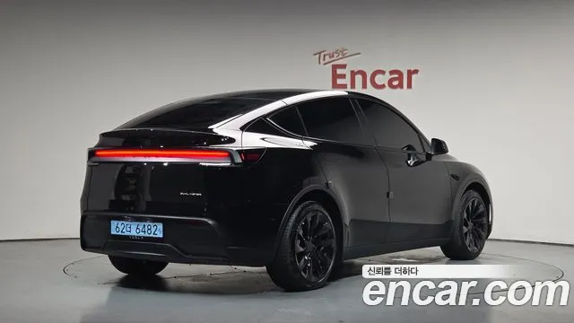 Tesla Model Y — Фото автомобиля 2