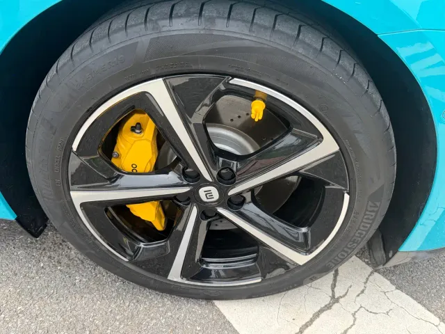 Xiaomi SU7 — Фото автомобиля 13