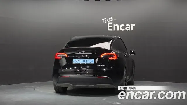 Tesla Model Y — Фото автомобиля 4