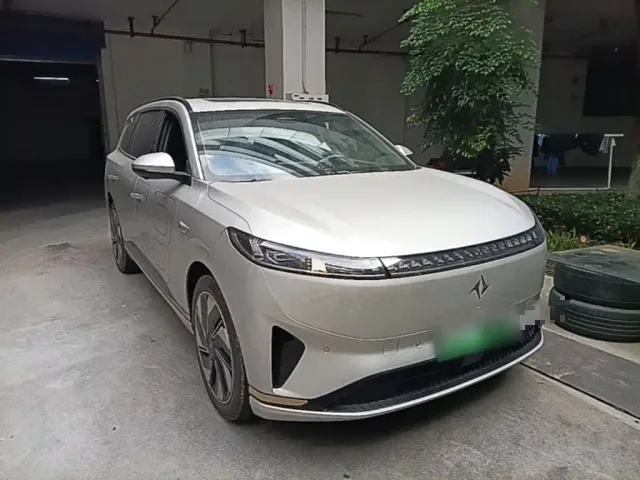 Dongfeng eπ 008 — Фото автомобиля 3