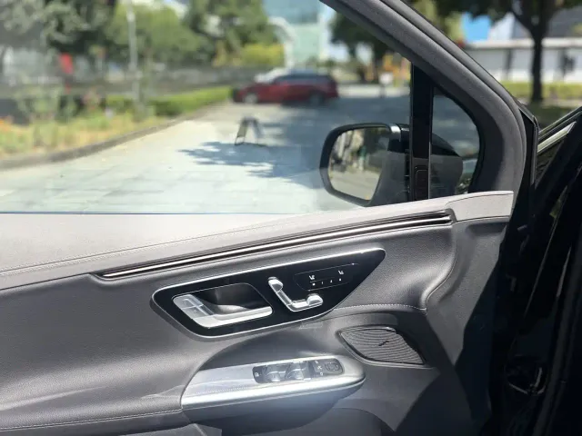 Mercedes-Benz EQE SUV — Фото автомобиля 12