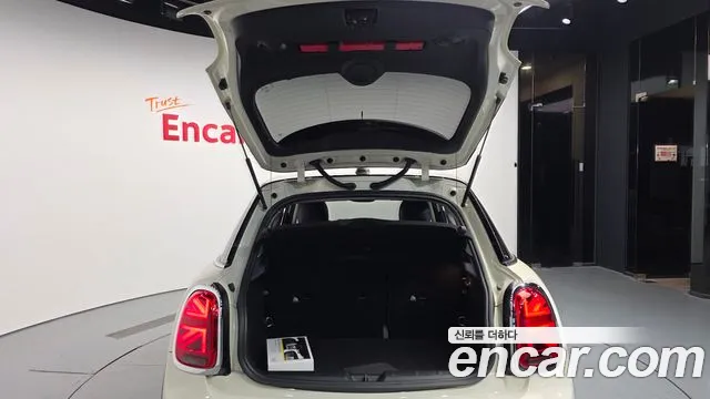 Mini Cooper Cooper 5 дверей Classic Launch Pack — Фото автомобиля 20