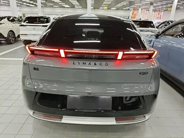 Lynk & Co Z20 — Фото автомобиля 5