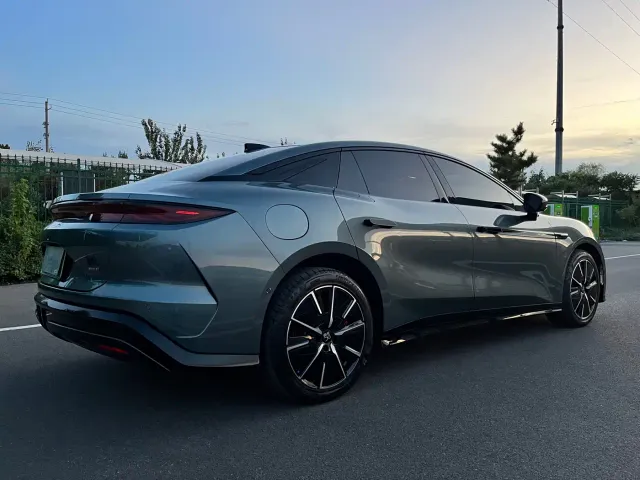 BYD Han L — Фото автомобиля 24