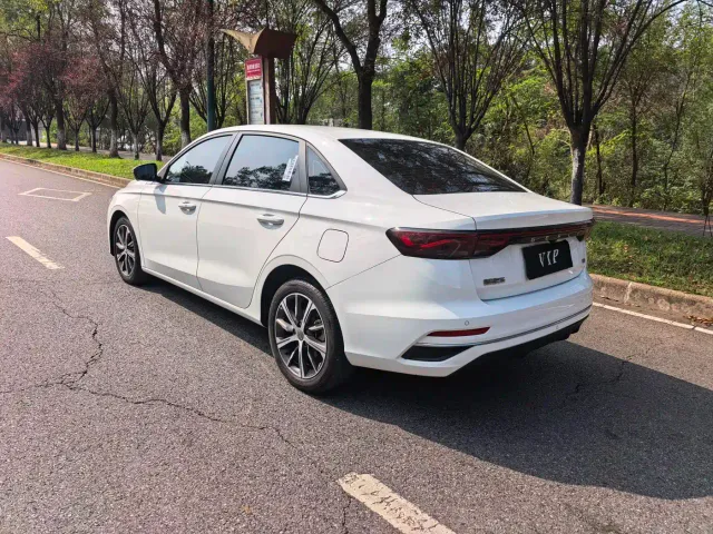 Geely Emgrand — Фото автомобиля 7