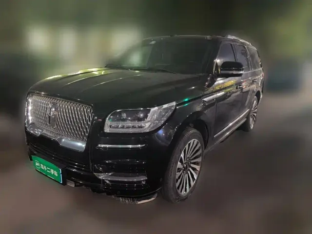 Lincoln Navigator — Фото автомобиля 2