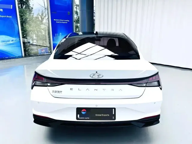 Hyundai Elantra — Фото автомобиля 15