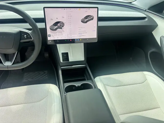 Tesla Model 3 — Фото автомобиля 9