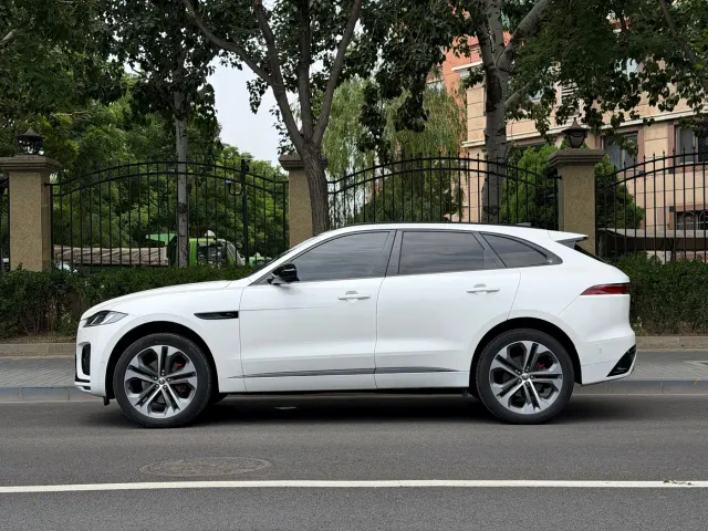 Jaguar F-Pace — Фото автомобиля 3