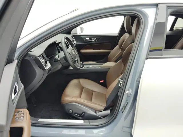 Volvo S60 — Фото автомобиля 9