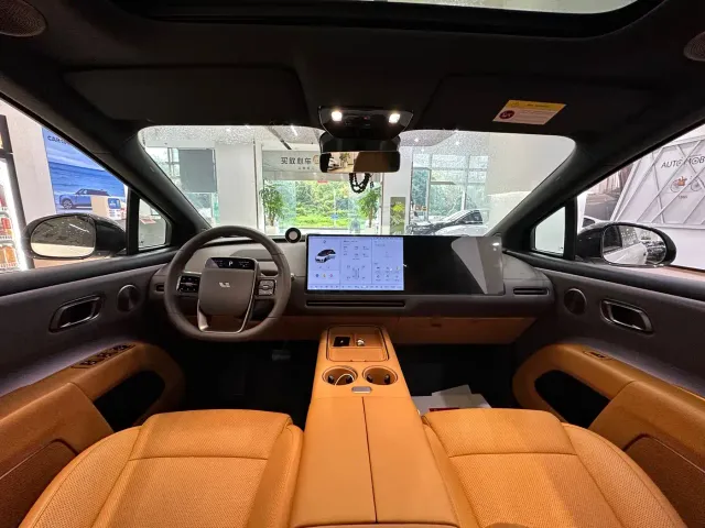 Li Auto i8 — Фото автомобиля 7