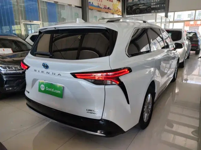 Toyota Sienna — Фото автомобиля 6