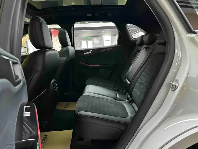 Ford Escape — Фото автомобиля 11