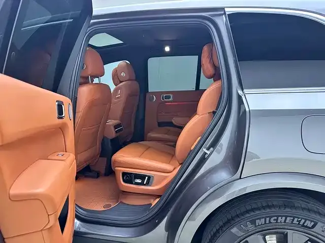 Li Auto L8 — Фото автомобиля 13
