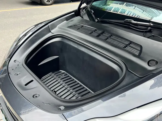 Tesla Model Y — Фото автомобиля 12