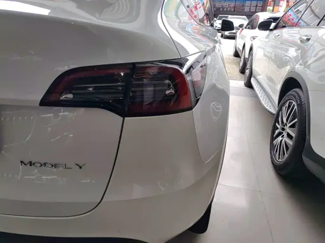 Tesla Model Y — Фото автомобиля 7