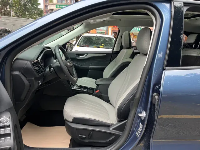 Ford Escape — Фото автомобиля 9