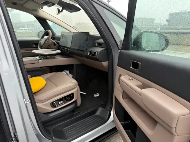 Li Auto MEGA — Фото автомобиля 14