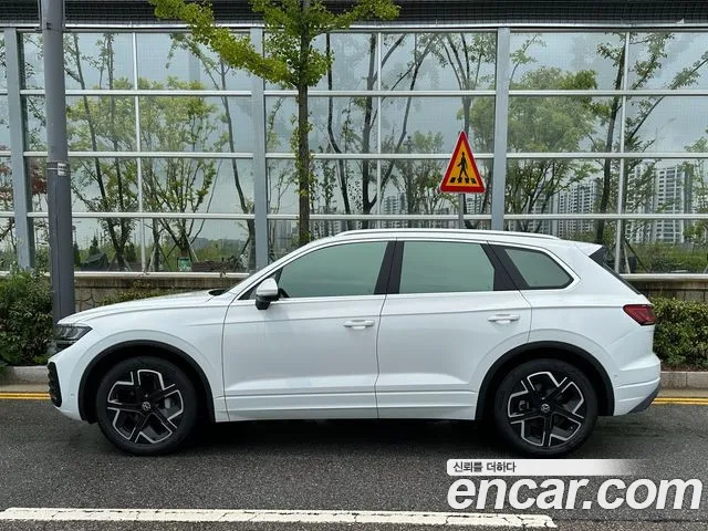 Volkswagen Touareg 3rd Gen — Фото автомобиля 2