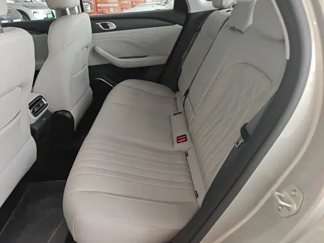 Geely Galaxy Stellar 6 — Фото автомобиля 16