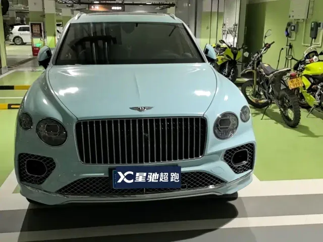 Bentley Bentayga — Фото автомобиля 7