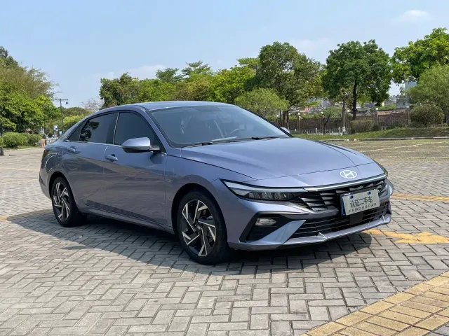 Hyundai Elantra — Фото автомобиля 3