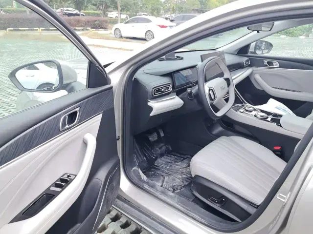 Geely Galaxy Stellar 6 — Фото автомобиля 12