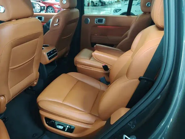 Li Auto L8 — Фото автомобиля 16