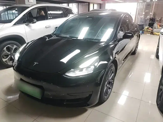 Фотография автомобиля — Tesla Model 3