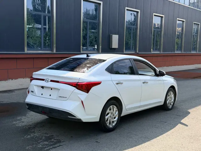 Hyundai Verna — Фото автомобиля 5