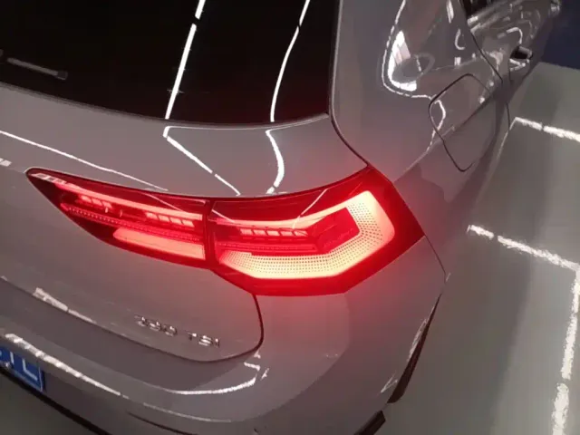Volkswagen Golf — Фото автомобиля 7