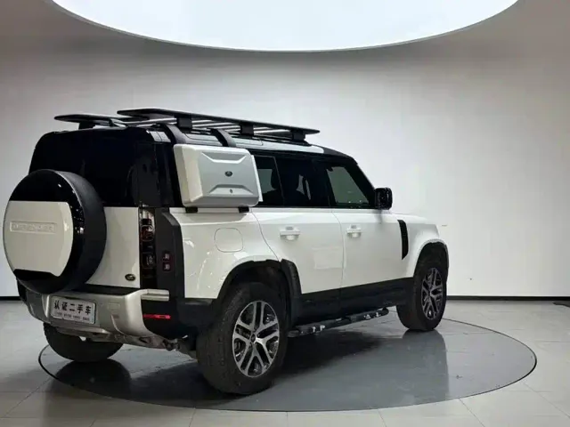 Land Rover Defender — Фото автомобиля 4