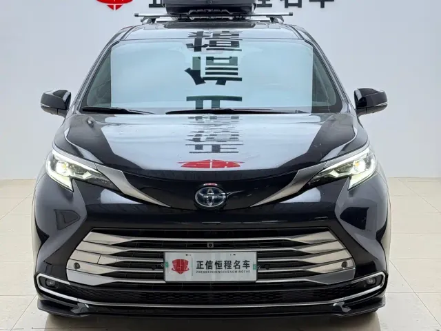 Toyota Sienna — Фото автомобиля 4