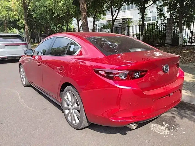 Mazda Axela — Фото автомобиля 4