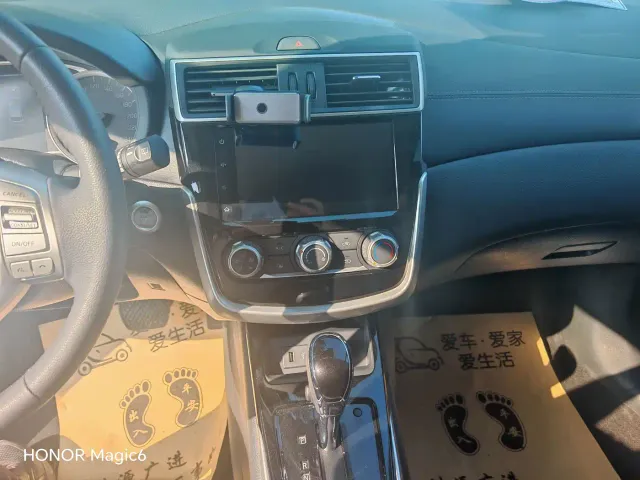 Nissan Tiida — Фото автомобиля 11