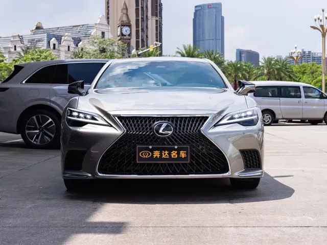 Lexus LS — Фото автомобиля 2