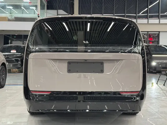 Li Auto MEGA — Фото автомобиля 4