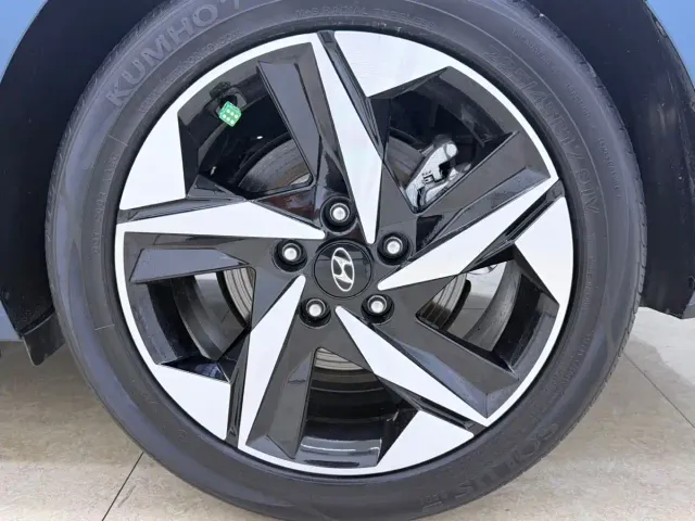 Hyundai Elantra — Фото автомобиля 25