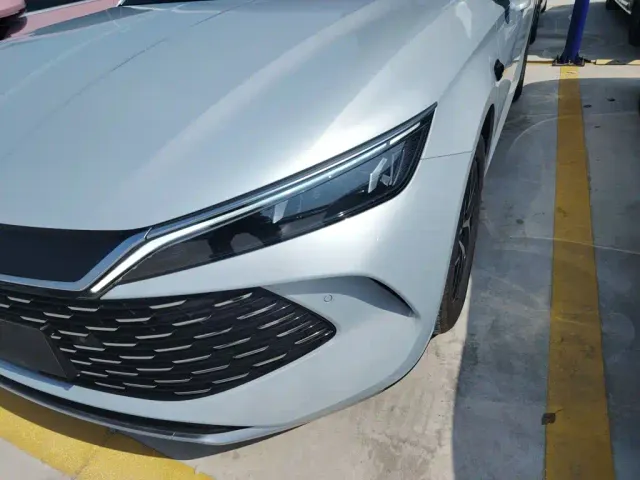 BYD Qin L — Фото автомобиля 23
