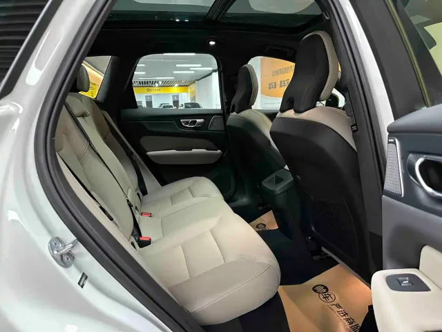 Volvo XC60 — Фото автомобиля 11